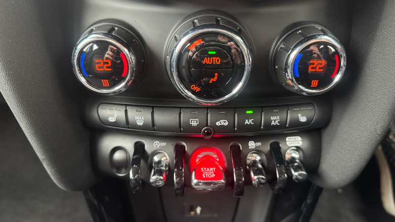 MINI Hatchback 1.5 Cooper Classic 5dr Auto Petrol Hatchback